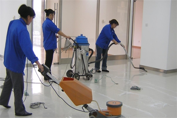 現(xiàn)代社區(qū)中的仆人家政與物業(yè)管理 服務(wù)升級(jí)與協(xié)同發(fā)展